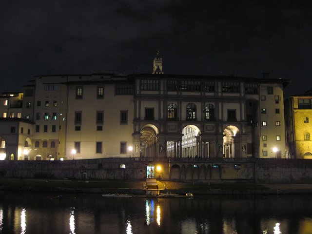 Ponte Vecchio-33.JPG - The Uffizi Gallery along the Arno River at night.